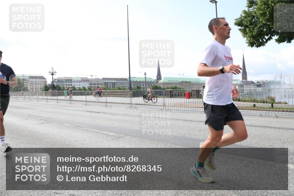 29.06.2025 - hella hamburg halbmarathon Lena Gebhardt http://msf.ph/oto/8268345 29.06.2025 10:11:15 Lombardsbrücke 1166, 1186, 1723, 1781, 2868, 3837, 4287, 5254, 5653, 7271, 7370, 8171, 8206, 8207, 8368, 8561, 9119, 9169, 9829, 10196, 10372, 11149, 11321, 11755, 12286, 12426, 12556, 12571, 12790, 12836, 13588, 13594, 13603, 13939, 14008, 14022, 14149, 14270, 15009, 15214, 15252, 15797, 15908, 16383, 16808, 17142, 17500, 17787, 18382, 19172, 19241 meine-sportfotos.de
