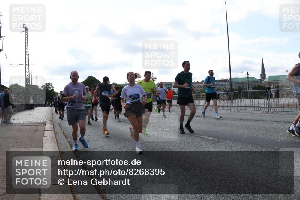 29.06.2025 - hella hamburg halbmarathon Lena Gebhardt http://msf.ph/oto/8268395 29.06.2025 09:57:26 Lombardsbrücke 1030, 1086, 1193, 1327, 1381, 1422, 1442, 1537, 1657, 1783, 2025, 2119, 2252, 2444, 2488, 2595, 2814, 2839, 2855, 2869, 3048, 3093, 3096, 3103, 3575, 3698, 3791, 3999, 4261, 4299, 4379, 4558, 4726, 4770, 4986, 5008, 5013, 5018, 5021, 5024, 5319, 5633, 5744, 5820, 5907, 6125, 6374, 6720, 6762, 6795, 6942, 7177, 7221, 7259, 7397, 7594, 7742, 7918, 7930, 7932, 7973, 8112, 8313, 8651, 8813, 8930, 9060, 9316, 10191 meine-sportfotos.de