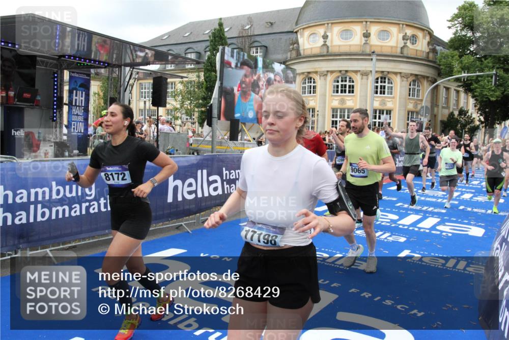 29.06.2025 - hella hamburg halbmarathon Michael Strokosch http://msf.ph/oto/8268429 29.06.2025 10:52:54 Ziel 1257, 1258, 1657, 2099, 2444, 2814, 2910, 4557, 4558, 5077, 5169, 5194, 8139, 8172, 8720, 8955, 9065, 9163, 10724, 10811, 11217, 11992, 14198, 14286, 14805, 17198, 19244 meine-sportfotos.de