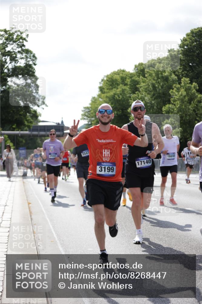 29.06.2025 - hella hamburg halbmarathon Jannik Wohlers http://msf.ph/oto/8268447 29.06.2025 10:01:09 Lombardsbrücke 1329, 1653, 1722, 1724, 1729, 2167, 2591, 2957, 3039, 3199, 3425, 3663, 4322, 4649, 4663, 5547, 5570, 5675, 6087, 6281, 6302, 6921, 7287, 8030, 8191, 8392, 8578, 8691, 8822, 8926, 10281, 10301, 10576, 10915, 11043, 12475, 12734, 13528, 13551, 13699, 13796, 14175, 14375, 14867, 15093, 15550, 15637, 16063, 16367, 16395, 16426, 16754, 16909, 17140, 17441, 17810, 17890, 18232, 18290, 18555, 18716, 18717, 18739, 18833, 18899, 18954, 19002, 19003, 19160 meine-sportfotos.de