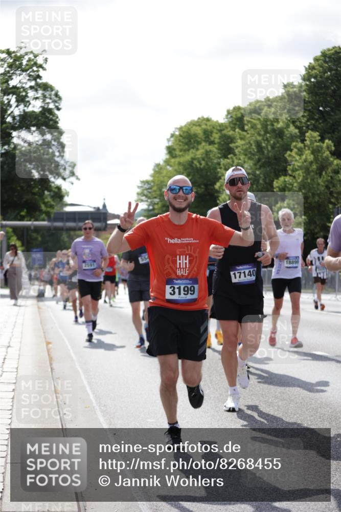 29.06.2025 - hella hamburg halbmarathon Jannik Wohlers http://msf.ph/oto/8268455 29.06.2025 10:01:09 Lombardsbrücke 1329, 1653, 1722, 1724, 1729, 2167, 2591, 2957, 3039, 3199, 3425, 3663, 4322, 4649, 4663, 5547, 5570, 5675, 6087, 6281, 6302, 6921, 7287, 8030, 8191, 8392, 8578, 8691, 8822, 8926, 10281, 10301, 10576, 10915, 11043, 12475, 12734, 13528, 13551, 13699, 13796, 14175, 14375, 14867, 15093, 15550, 15637, 16063, 16367, 16395, 16426, 16754, 16909, 17140, 17441, 17810, 17890, 18232, 18290, 18555, 18716, 18717, 18739, 18833, 18899, 18954, 19002, 19003, 19160 meine-sportfotos.de