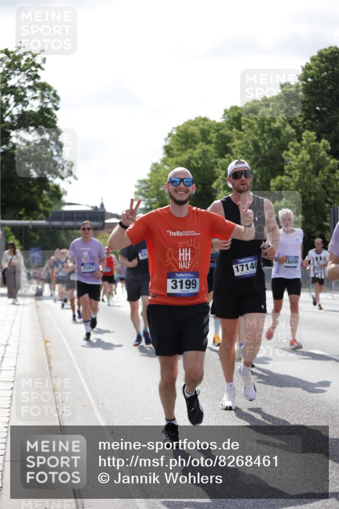 29.06.2025 - hella hamburg halbmarathon Jannik Wohlers http://msf.ph/oto/8268461 29.06.2025 10:01:09 Lombardsbrücke 1329, 1653, 1722, 1724, 1729, 2167, 2591, 2957, 3039, 3199, 3425, 3663, 4322, 4649, 4663, 5547, 5570, 5675, 6087, 6281, 6302, 6921, 7287, 8030, 8191, 8392, 8578, 8691, 8822, 8926, 10281, 10301, 10576, 10915, 11043, 12475, 12734, 13528, 13551, 13699, 13796, 14175, 14375, 14867, 15093, 15550, 15637, 16063, 16367, 16395, 16426, 16754, 16909, 17140, 17441, 17810, 17890, 18232, 18290, 18555, 18716, 18717, 18739, 18833, 18899, 18954, 19002, 19003, 19160 meine-sportfotos.de