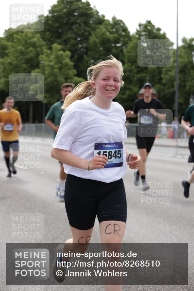 29.06.2025 - hella hamburg halbmarathon Jannik Wohlers http://msf.ph/oto/8268510 29.06.2025 10:33:41 Lombardsbrücke 1417, 1705, 1787, 2265, 2482, 2496, 2526, 2933, 3340, 3345, 3829, 3848, 4479, 4807, 5561, 5584, 5691, 6364, 7324, 7329, 8277, 9094, 9875, 10071, 10360, 10800, 11092, 11432, 11642, 11668, 12165, 12330, 12562, 12896, 13401, 13485, 13934, 14047, 14058, 14873, 14919, 15792, 15793, 15845, 15983, 16115, 16578, 17440, 17789, 17953, 18044, 19145, 19164 meine-sportfotos.de