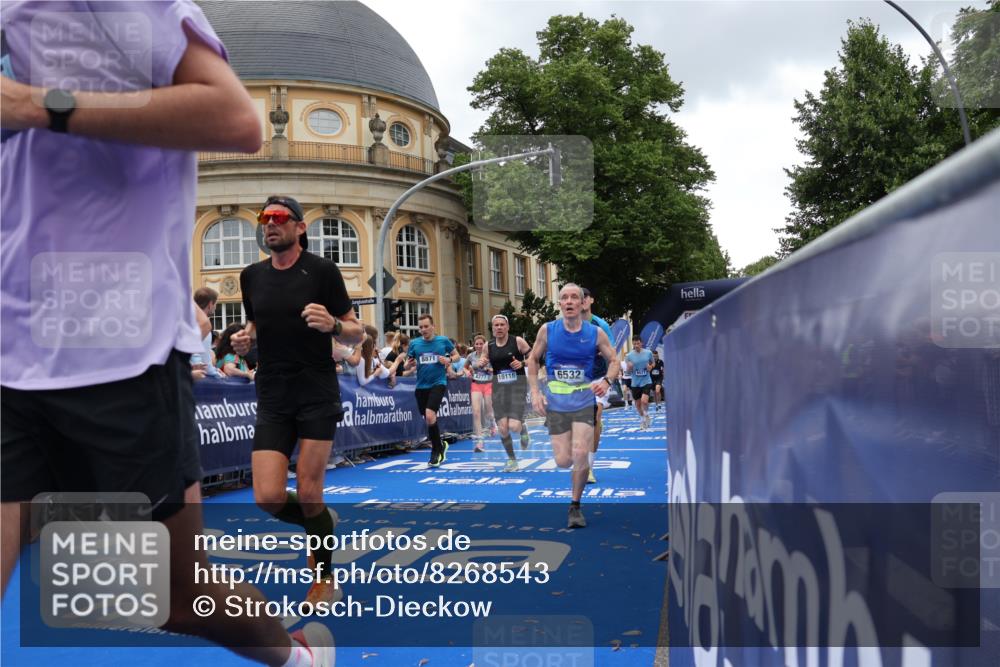 29.06.2025 - hella hamburg halbmarathon Strokosch-Dieckow http://msf.ph/oto/8268543 29.06.2025 10:45:56 Ziel 2189, 3477, 4277, 5648, 6460, 6532, 8269, 8577, 8871, 10792, 11821, 11936, 12084, 12269, 14462, 14804, 14911, 15149, 16624, 17008, 18081, 18185, 19116 meine-sportfotos.de