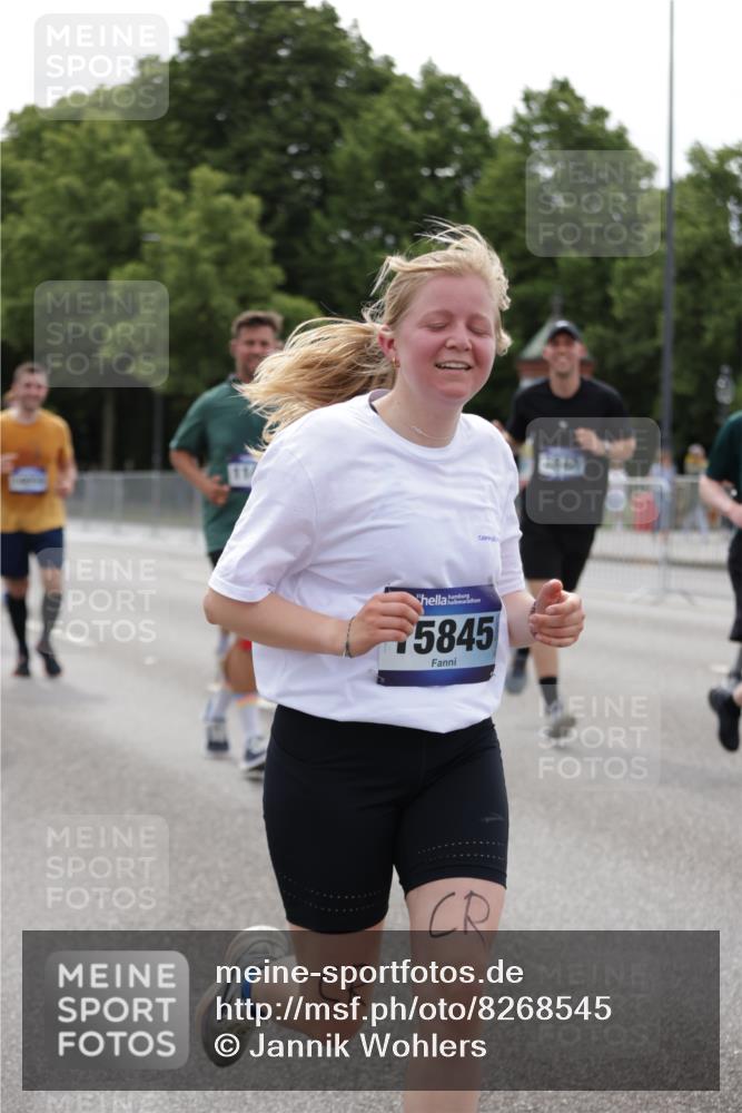 29.06.2025 - hella hamburg halbmarathon Jannik Wohlers http://msf.ph/oto/8268545 29.06.2025 10:33:41 Lombardsbrücke 1417, 1705, 1787, 2265, 2482, 2496, 2526, 2933, 3340, 3345, 3829, 3848, 4479, 4807, 5561, 5584, 5691, 6364, 7324, 7329, 8277, 9094, 9875, 10071, 10360, 10800, 11092, 11432, 11642, 11668, 12165, 12330, 12562, 12896, 13401, 13485, 13934, 14047, 14058, 14873, 14919, 15792, 15793, 15845, 15983, 16115, 16578, 17440, 17789, 17953, 18044, 19145, 19164 meine-sportfotos.de