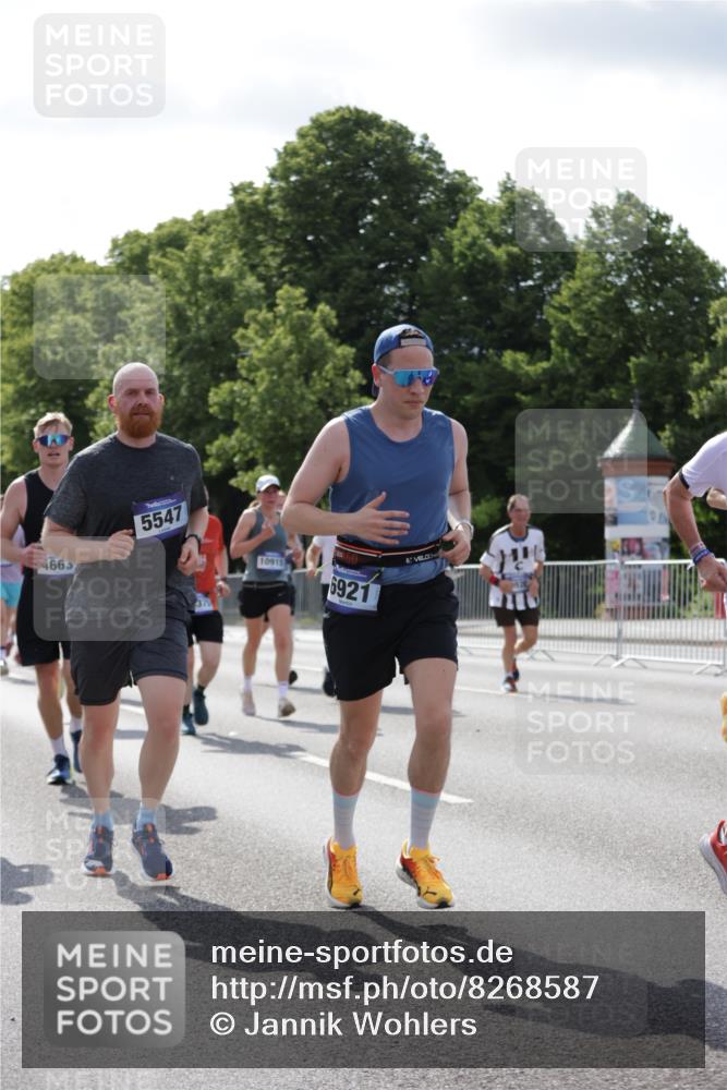 29.06.2025 - hella hamburg halbmarathon Jannik Wohlers http://msf.ph/oto/8268587 29.06.2025 10:01:11 Lombardsbrücke 1329, 1464, 1653, 1722, 1724, 1729, 1940, 2167, 2591, 2806, 2957, 3039, 3199, 3425, 3663, 4322, 4649, 4663, 5547, 5570, 5675, 6087, 6281, 6302, 6921, 7287, 8030, 8191, 8392, 8578, 8691, 8822, 8926, 10281, 10301, 10915, 11043, 12475, 12734, 13528, 13551, 13699, 13796, 14175, 14176, 14375, 14867, 15093, 15550, 15637, 16063, 16367, 16395, 16426, 16754, 16909, 17017, 17140, 17441, 17810, 17890, 18232, 18290, 18555, 18716, 18717, 18739, 18899, 18954, 19160 meine-sportfotos.de