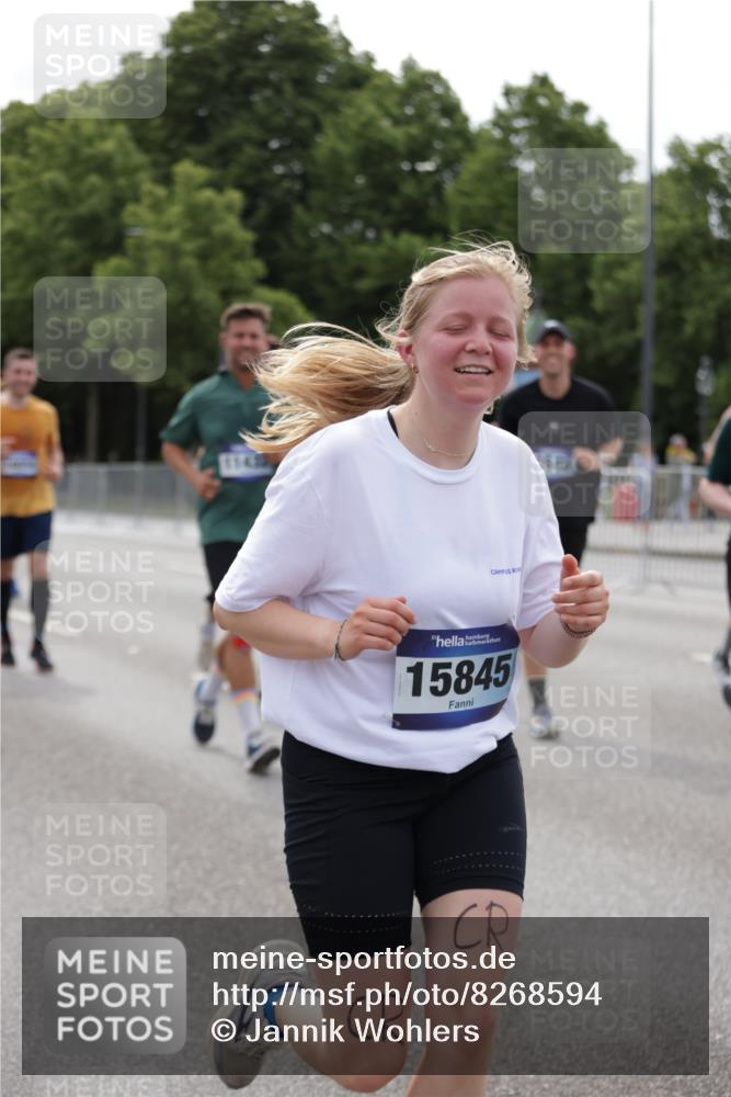 29.06.2025 - hella hamburg halbmarathon Jannik Wohlers http://msf.ph/oto/8268594 29.06.2025 10:33:41 Lombardsbrücke 1417, 1705, 1787, 2265, 2482, 2496, 2526, 2933, 3340, 3345, 3829, 3848, 4479, 4807, 5561, 5584, 5691, 6364, 7324, 7329, 8277, 9094, 9875, 10071, 10360, 10800, 11092, 11432, 11642, 11668, 12165, 12330, 12562, 12896, 13401, 13485, 13934, 14047, 14058, 14873, 14919, 15792, 15793, 15845, 15983, 16115, 16578, 17440, 17789, 17953, 18044, 19145, 19164 meine-sportfotos.de