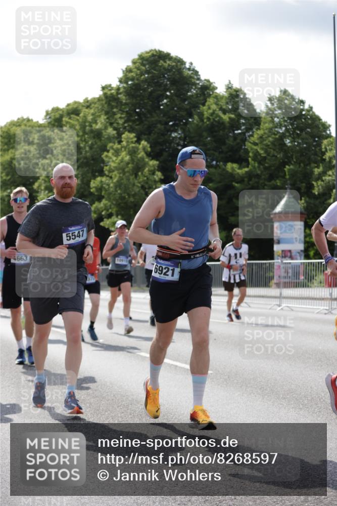29.06.2025 - hella hamburg halbmarathon Jannik Wohlers http://msf.ph/oto/8268597 29.06.2025 10:01:11 Lombardsbrücke 1329, 1464, 1653, 1722, 1724, 1729, 1940, 2167, 2591, 2806, 2957, 3039, 3199, 3425, 3663, 4322, 4649, 4663, 5547, 5570, 5675, 6087, 6281, 6302, 6921, 7287, 8030, 8191, 8392, 8578, 8691, 8822, 8926, 10281, 10301, 10915, 11043, 12475, 12734, 13528, 13551, 13699, 13796, 14175, 14176, 14375, 14867, 15093, 15550, 15637, 16063, 16367, 16395, 16426, 16754, 16909, 17017, 17140, 17441, 17810, 17890, 18232, 18290, 18555, 18716, 18717, 18739, 18899, 18954, 19160 meine-sportfotos.de