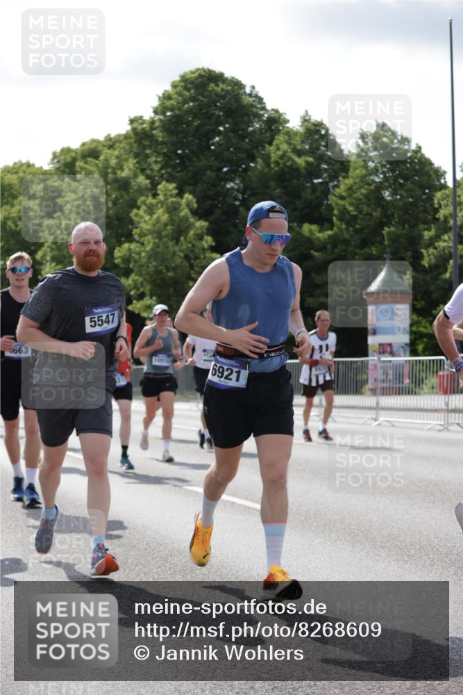29.06.2025 - hella hamburg halbmarathon Jannik Wohlers http://msf.ph/oto/8268609 29.06.2025 10:01:11 Lombardsbrücke 1329, 1464, 1653, 1722, 1724, 1729, 1940, 2167, 2591, 2806, 2957, 3039, 3199, 3425, 3663, 4322, 4649, 4663, 5547, 5570, 5675, 6087, 6281, 6302, 6921, 7287, 8030, 8191, 8392, 8578, 8691, 8822, 8926, 10281, 10301, 10915, 11043, 12475, 12734, 13528, 13551, 13699, 13796, 14175, 14176, 14375, 14867, 15093, 15550, 15637, 16063, 16367, 16395, 16426, 16754, 16909, 17017, 17140, 17441, 17810, 17890, 18232, 18290, 18555, 18716, 18717, 18739, 18899, 18954, 19160 meine-sportfotos.de