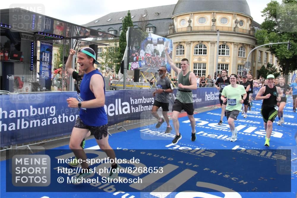 29.06.2025 - hella hamburg halbmarathon Michael Strokosch http://msf.ph/oto/8268653 29.06.2025 10:52:55 Ziel 1257, 1258, 1657, 2099, 2444, 2814, 2910, 4557, 4558, 4770, 5077, 5169, 8139, 8172, 8720, 8955, 9065, 9163, 10724, 10811, 11217, 11992, 14198, 14286, 17198 meine-sportfotos.de
