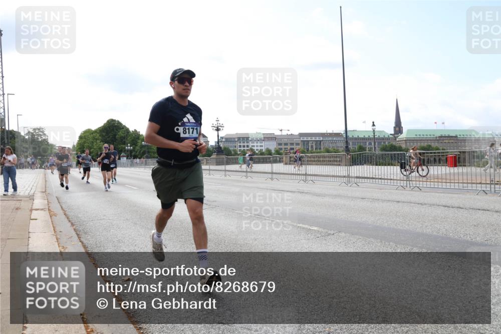 29.06.2025 - hella hamburg halbmarathon Lena Gebhardt http://msf.ph/oto/8268679 29.06.2025 10:11:16 Lombardsbrücke 1166, 1723, 1781, 1866, 2868, 3837, 4287, 5254, 5653, 7271, 7370, 8115, 8171, 8206, 8207, 8368, 8561, 9119, 9169, 9829, 10196, 10372, 11149, 11321, 11755, 12286, 12426, 12556, 12571, 12790, 12836, 13594, 13603, 13939, 14008, 14022, 14149, 14270, 15009, 15214, 15252, 15797, 15908, 16383, 17142, 17500, 17787, 18382, 19172, 19241 meine-sportfotos.de