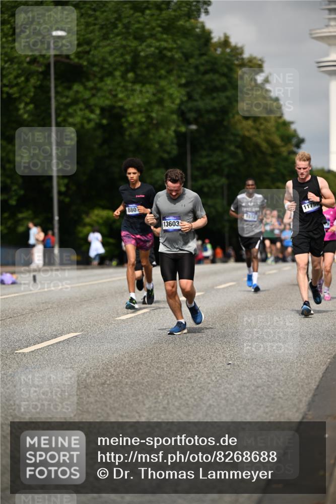 29.06.2025 - hella hamburg halbmarathon Dr. Thomas Lammeyer http://msf.ph/oto/8268688 29.06.2025 10:15:05 Kennedybrücke 1531, 2868, 4287, 5440, 8171, 8807, 8810, 10196, 10372, 11149 meine-sportfotos.de