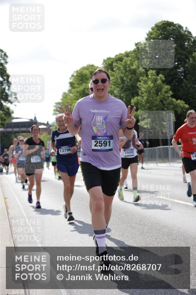 29.06.2025 - hella hamburg halbmarathon Jannik Wohlers http://msf.ph/oto/8268707 29.06.2025 10:01:12 Lombardsbrücke 1184, 1329, 1464, 1653, 1722, 1724, 1729, 1940, 2167, 2591, 2806, 2957, 3039, 3199, 3425, 3663, 4322, 4663, 5547, 5570, 5602, 5603, 5675, 6087, 6281, 6302, 6921, 7287, 8030, 8191, 8392, 8578, 8691, 8822, 8926, 10281, 10301, 10915, 11043, 12475, 12734, 12736, 13528, 13551, 13796, 14026, 14175, 14176, 14375, 14867, 15093, 15550, 16063, 16367, 16395, 16424, 16426, 16754, 16909, 17017, 17140, 17441, 17810, 18232, 18290, 18555, 18716, 18717, 18739, 18899, 18954, 19160 meine-sportfotos.de