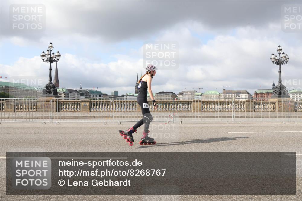 29.06.2025 - hella hamburg halbmarathon Lena Gebhardt http://msf.ph/oto/8268767 29.06.2025 09:04:41 Lombardsbrücke  meine-sportfotos.de