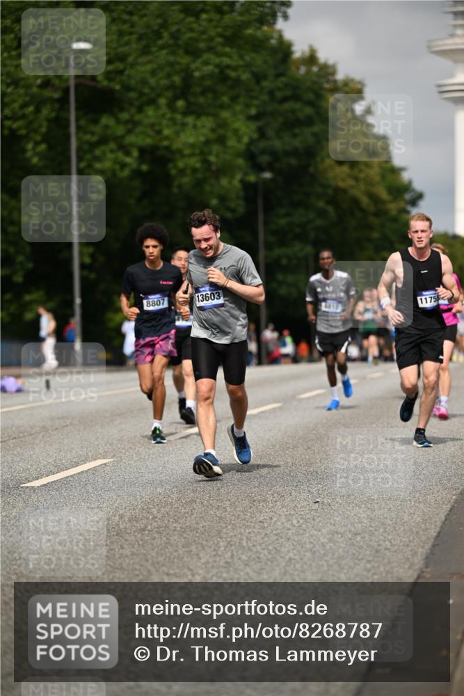 29.06.2025 - hella hamburg halbmarathon Dr. Thomas Lammeyer http://msf.ph/oto/8268787 29.06.2025 10:15:05 Kennedybrücke 1531, 2868, 4287, 5440, 8171, 8807, 8810, 10196, 10372, 11149 meine-sportfotos.de