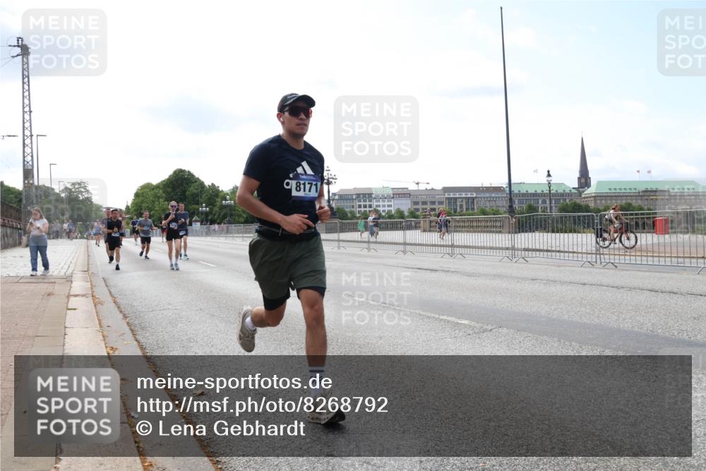 29.06.2025 - hella hamburg halbmarathon Lena Gebhardt http://msf.ph/oto/8268792 29.06.2025 10:11:16 Lombardsbrücke 1166, 1723, 1781, 1866, 2868, 3837, 4287, 5254, 5653, 7271, 7370, 8115, 8171, 8206, 8207, 8368, 8561, 9119, 9169, 9829, 10196, 10372, 11149, 11321, 11755, 12286, 12426, 12556, 12571, 12790, 12836, 13594, 13603, 13939, 14008, 14022, 14149, 14270, 15009, 15214, 15252, 15797, 15908, 16383, 17142, 17500, 17787, 18382, 19172, 19241 meine-sportfotos.de