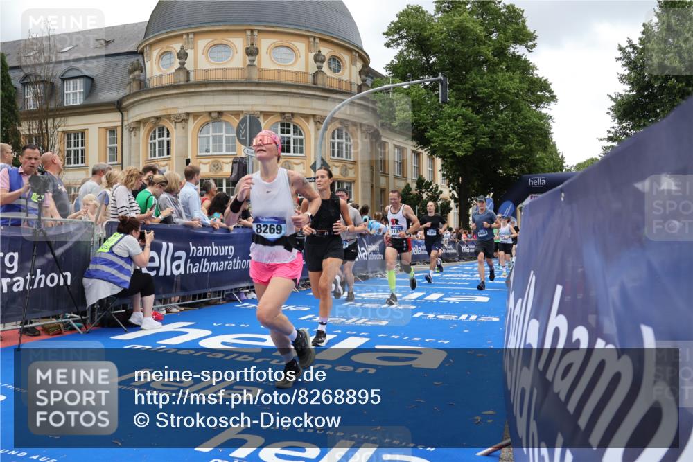 29.06.2025 - hella hamburg halbmarathon Strokosch-Dieckow http://msf.ph/oto/8268895 29.06.2025 10:46:04 Ziel 1759, 2189, 2707, 3087, 5648, 6460, 7450, 7961, 8269, 9585, 11094, 11125, 11936, 12084, 12269, 13630, 14462, 14804, 16136, 16466, 16475, 17008, 18081, 18702, 18797 meine-sportfotos.de