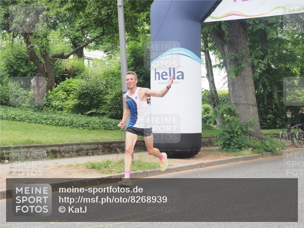 29.06.2025 - hella hamburg halbmarathon KatJ http://msf.ph/oto/8268939 29.06.2025 10:07:27 Zwischen KM18-KM19  meine-sportfotos.de