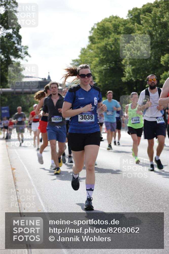 29.06.2025 - hella hamburg halbmarathon Jannik Wohlers http://msf.ph/oto/8269062 29.06.2025 10:01:16 Lombardsbrücke 1184, 1329, 1464, 1653, 1722, 1724, 1729, 1881, 1940, 2167, 2591, 2806, 2957, 3039, 3199, 4322, 4328, 4663, 5547, 5570, 5602, 5603, 6281, 6302, 6921, 8392, 8578, 8822, 8926, 10281, 10301, 10915, 11043, 11771, 11808, 12475, 12734, 12736, 13528, 13551, 13796, 14026, 14175, 14176, 14375, 15093, 16063, 16367, 16395, 16424, 16426, 16754, 16909, 17017, 17136, 17140, 17441, 17670, 17810, 18232, 18555, 18716, 18717, 18739, 18899, 18954, 19160 meine-sportfotos.de