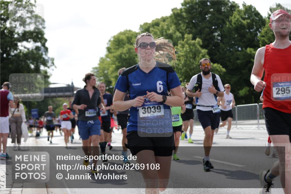 29.06.2025 - hella hamburg halbmarathon Jannik Wohlers http://msf.ph/oto/8269108 29.06.2025 10:01:17 Lombardsbrücke 1184, 1329, 1464, 1653, 1722, 1724, 1729, 1881, 1940, 2167, 2591, 2806, 2957, 3039, 3199, 4322, 4328, 4663, 5547, 5570, 5602, 5603, 6281, 6302, 6921, 8392, 8578, 8822, 8926, 10281, 10301, 10882, 10915, 11043, 11771, 11808, 12734, 12736, 13528, 13796, 14026, 14175, 14176, 14375, 15093, 16063, 16367, 16395, 16424, 16426, 16754, 16909, 17017, 17136, 17140, 17441, 17670, 17810, 18232, 18555, 18716, 18717, 18739, 18899, 18954, 19160 meine-sportfotos.de