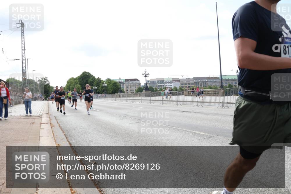 29.06.2025 - hella hamburg halbmarathon Lena Gebhardt http://msf.ph/oto/8269126 29.06.2025 10:11:16 Lombardsbrücke 1166, 1723, 1781, 1866, 2868, 3837, 4287, 5254, 5653, 7271, 7370, 8115, 8171, 8206, 8207, 8368, 8561, 9119, 9169, 9829, 10196, 10372, 11149, 11321, 11755, 12286, 12426, 12556, 12571, 12790, 12836, 13594, 13603, 13939, 14008, 14022, 14149, 14270, 15009, 15214, 15252, 15797, 15908, 16383, 17142, 17500, 17787, 18382, 19172, 19241 meine-sportfotos.de