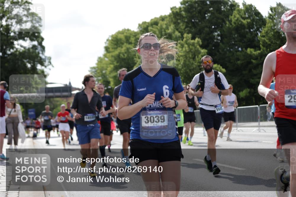 29.06.2025 - hella hamburg halbmarathon Jannik Wohlers http://msf.ph/oto/8269140 29.06.2025 10:01:17 Lombardsbrücke 1184, 1329, 1464, 1653, 1722, 1724, 1729, 1881, 1940, 2167, 2591, 2806, 2957, 3039, 3199, 4322, 4328, 4663, 5547, 5570, 5602, 5603, 6281, 6302, 6921, 8392, 8578, 8822, 8926, 10281, 10301, 10882, 10915, 11043, 11771, 11808, 12734, 12736, 13528, 13796, 14026, 14175, 14176, 14375, 15093, 16063, 16367, 16395, 16424, 16426, 16754, 16909, 17017, 17136, 17140, 17441, 17670, 17810, 18232, 18555, 18716, 18717, 18739, 18899, 18954, 19160 meine-sportfotos.de