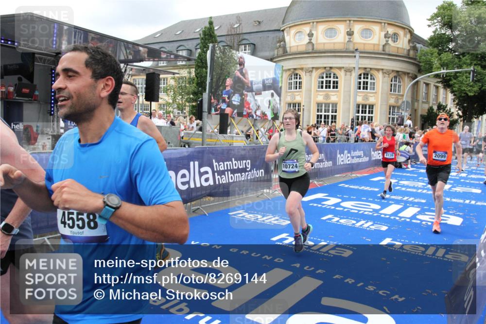 29.06.2025 - hella hamburg halbmarathon Michael Strokosch http://msf.ph/oto/8269144 29.06.2025 10:52:59 Ziel 1257, 1258, 1657, 2099, 2444, 2814, 4557, 4558, 4770, 5907, 7509, 8139, 8720, 8955, 10724, 10811, 11992, 12367, 12519, 14791, 15430, 18590, 18720 meine-sportfotos.de
