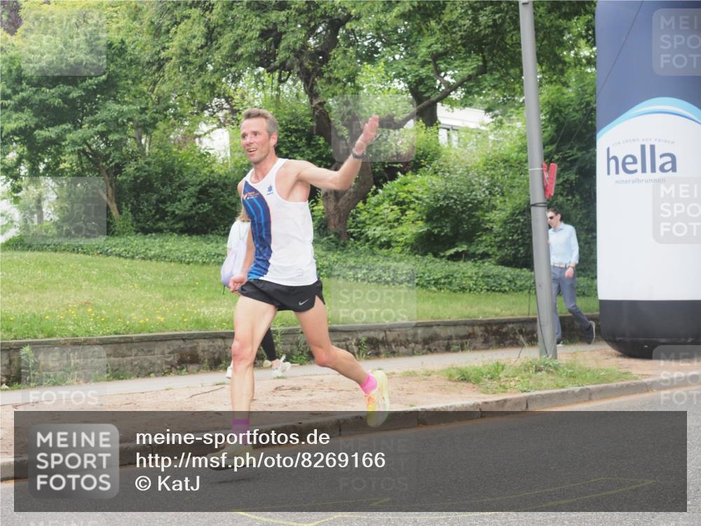 29.06.2025 - hella hamburg halbmarathon KatJ http://msf.ph/oto/8269166 29.06.2025 10:07:28 Zwischen KM18-KM19  meine-sportfotos.de