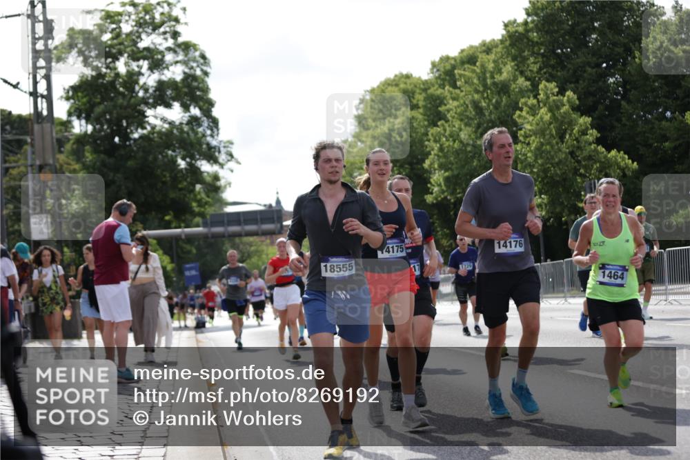 29.06.2025 - hella hamburg halbmarathon Jannik Wohlers http://msf.ph/oto/8269192 29.06.2025 10:01:18 Lombardsbrücke 1184, 1329, 1464, 1653, 1722, 1724, 1729, 1881, 1940, 2167, 2591, 2806, 2957, 3039, 3199, 4322, 4328, 4663, 5547, 5570, 5602, 5603, 6281, 6302, 6921, 8392, 8578, 8822, 8926, 9230, 10281, 10301, 10882, 10915, 11043, 11771, 11808, 12734, 12736, 13528, 13796, 14026, 14175, 14176, 14375, 15093, 16063, 16424, 16426, 16909, 17017, 17136, 17140, 17441, 17670, 17810, 18232, 18555, 18716, 18717, 18739, 18855, 18899, 18954, 19160 meine-sportfotos.de