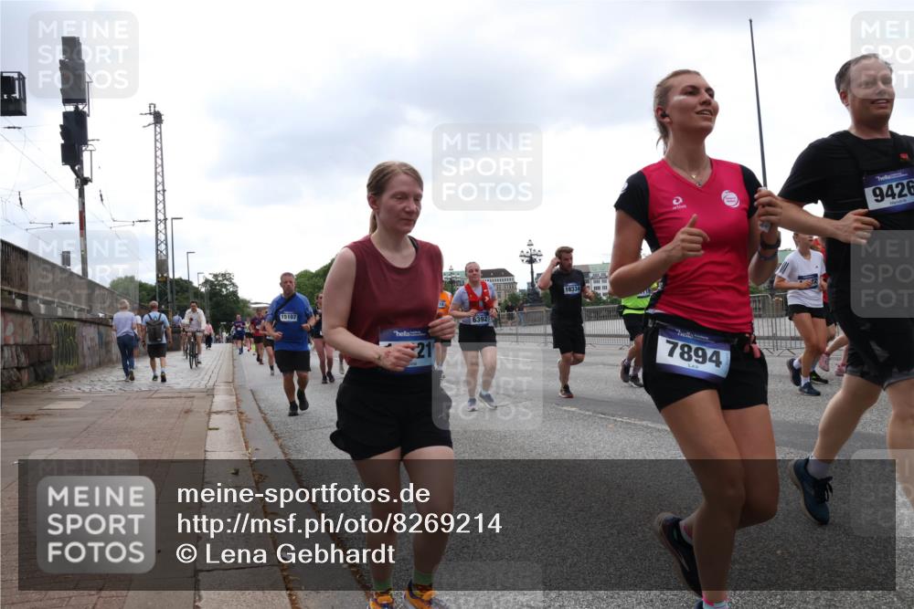 29.06.2025 - hella hamburg halbmarathon Lena Gebhardt http://msf.ph/oto/8269214 29.06.2025 10:46:17 Lombardsbrücke 1004, 1100, 1421, 1426, 1429, 1465, 1532, 1555, 1608, 1837, 1854, 1867, 1868, 2398, 2423, 2500, 2697, 2773, 2813, 2951, 2954, 3410, 3469, 4104, 4119, 4223, 4317, 4355, 4448, 4572, 5697, 5703, 5769, 5770, 5854, 5892, 6068, 6124, 6161, 6333, 6392, 7268, 7303, 7356, 7364, 7368, 7374, 7605, 7767, 7894, 7960, 7983, 8047, 8551, 8700, 9120, 9121, 9129, 9337, 9426, 9445, 10153, 10230, 10367, 10511, 11358, 11361, 11876, 11910, 12298, 12333, 12507, 12522, 13969, 15852 meine-sportfotos.de