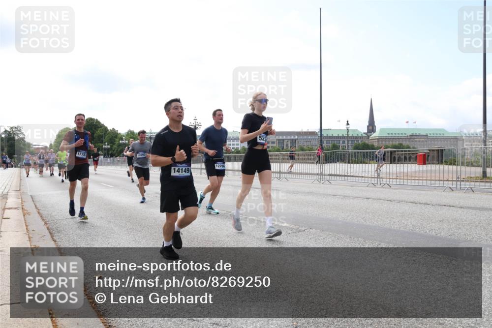 29.06.2025 - hella hamburg halbmarathon Lena Gebhardt http://msf.ph/oto/8269250 29.06.2025 10:11:20 Lombardsbrücke 1166, 1723, 1781, 1866, 2868, 3837, 4287, 5254, 5653, 7271, 7370, 8115, 8171, 8206, 8207, 8368, 8561, 8807, 8810, 9119, 10196, 10372, 11149, 11321, 11755, 12286, 12426, 12556, 12571, 12790, 12836, 13603, 13939, 14008, 14022, 14149, 14270, 15009, 15252, 15797, 15908, 16383, 17142, 17500, 17787, 18382, 19172, 19241 meine-sportfotos.de