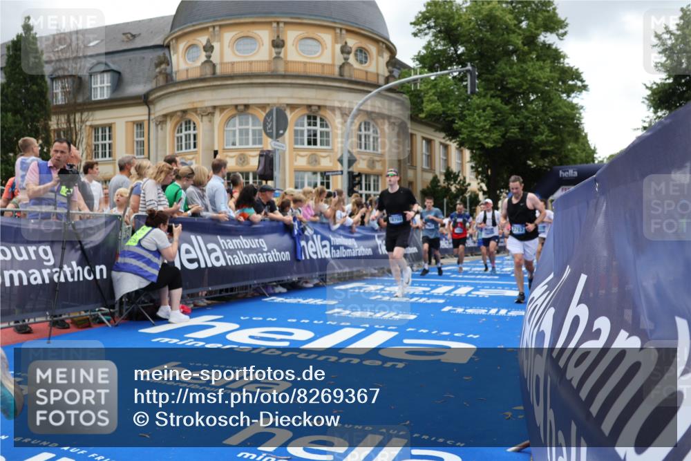 29.06.2025 - hella hamburg halbmarathon Strokosch-Dieckow http://msf.ph/oto/8269367 29.06.2025 10:46:09 Ziel 1569, 1759, 2048, 2590, 2707, 3056, 3087, 4949, 6388, 6460, 7450, 7961, 9497, 9585, 10796, 11094, 11125, 12269, 13630, 14804, 16136, 16466, 16475, 17190, 18702, 18797 meine-sportfotos.de