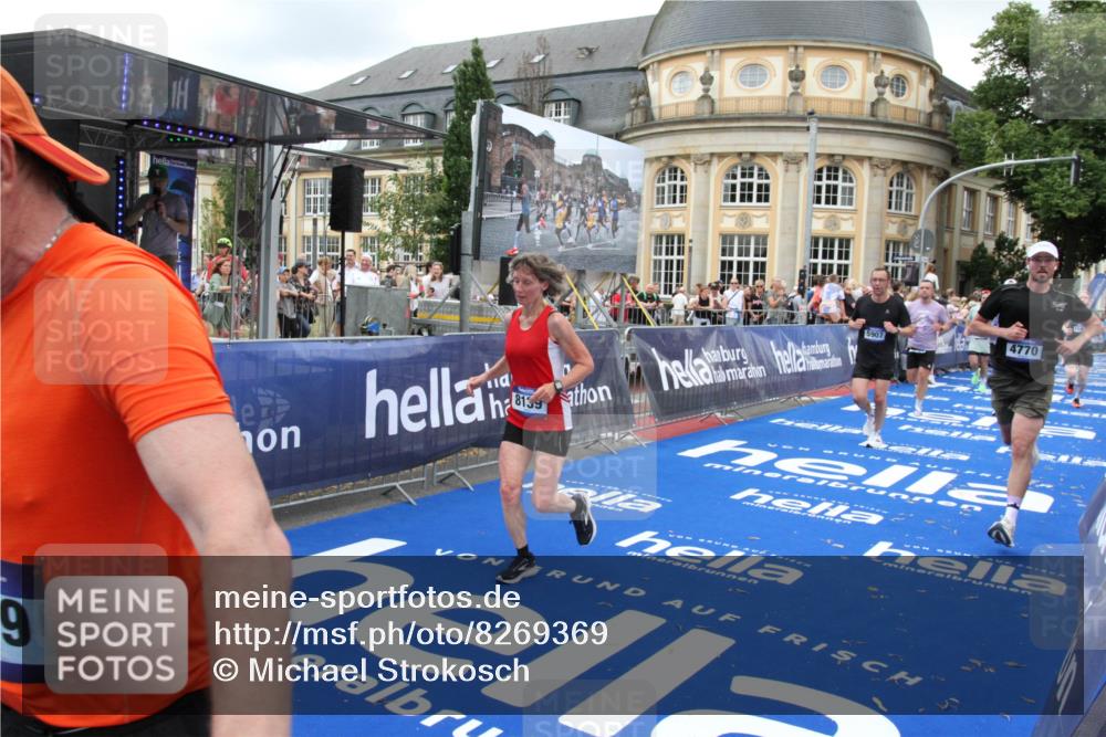 29.06.2025 - hella hamburg halbmarathon Michael Strokosch http://msf.ph/oto/8269369 29.06.2025 10:53:01 Ziel 1258, 2099, 3334, 4557, 4558, 4770, 5907, 7509, 8139, 8720, 9093, 10724, 12155, 12367, 12519, 12910, 14791, 15430, 18590, 18720 meine-sportfotos.de