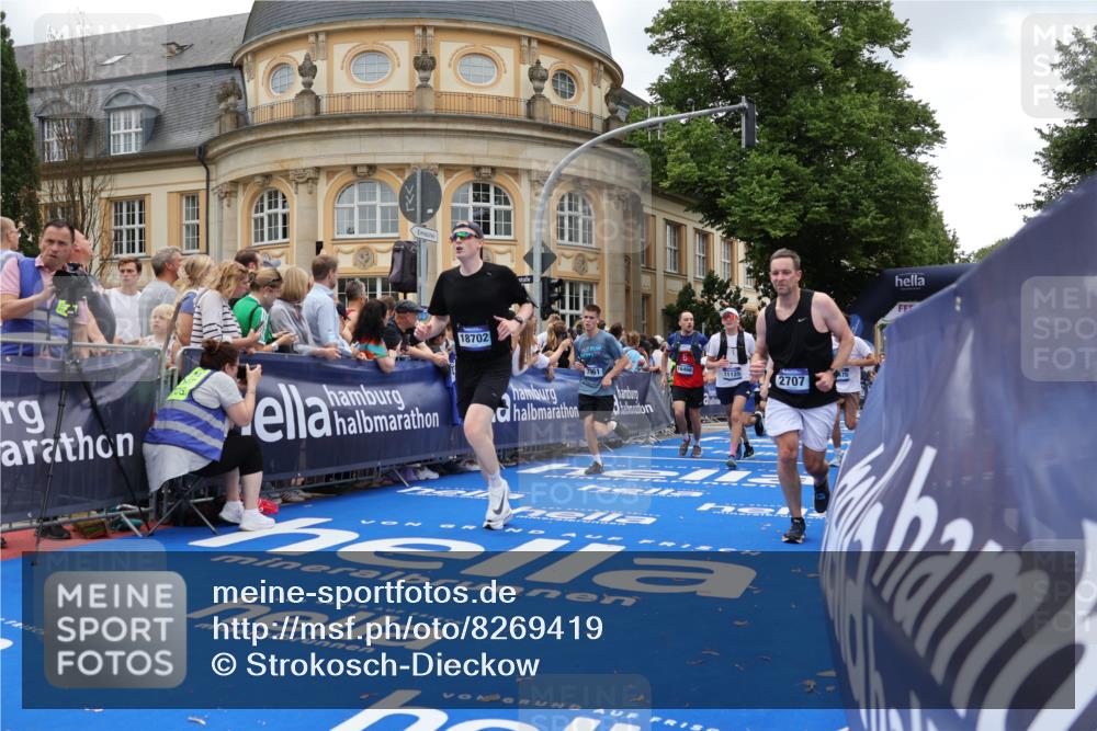 29.06.2025 - hella hamburg halbmarathon Strokosch-Dieckow http://msf.ph/oto/8269419 29.06.2025 10:46:09 Ziel 1569, 1759, 2048, 2590, 2707, 3056, 3087, 4949, 6388, 6460, 7450, 7961, 9497, 9585, 10796, 11094, 11125, 12269, 13630, 14804, 16136, 16466, 16475, 17190, 18702, 18797 meine-sportfotos.de