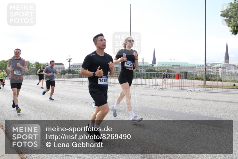 29.06.2025 - hella hamburg halbmarathon Lena Gebhardt http://msf.ph/oto/8269490 29.06.2025 10:11:20 Lombardsbrücke 1166, 1723, 1781, 1866, 2868, 3837, 4287, 5254, 5653, 7271, 7370, 8115, 8171, 8206, 8207, 8368, 8561, 8807, 8810, 9119, 10196, 10372, 11149, 11321, 11755, 12286, 12426, 12556, 12571, 12790, 12836, 13603, 13939, 14008, 14022, 14149, 14270, 15009, 15252, 15797, 15908, 16383, 17142, 17500, 17787, 18382, 19172, 19241 meine-sportfotos.de