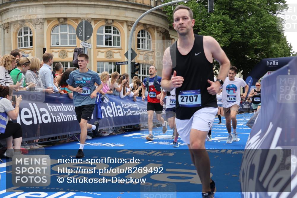 29.06.2025 - hella hamburg halbmarathon Strokosch-Dieckow http://msf.ph/oto/8269492 29.06.2025 10:46:10 Ziel 1569, 1759, 2048, 2590, 2707, 3056, 3087, 4949, 6388, 6460, 7450, 7961, 9497, 9585, 10796, 11094, 11125, 13630, 14804, 16136, 16466, 16475, 17190, 18702, 18797 meine-sportfotos.de