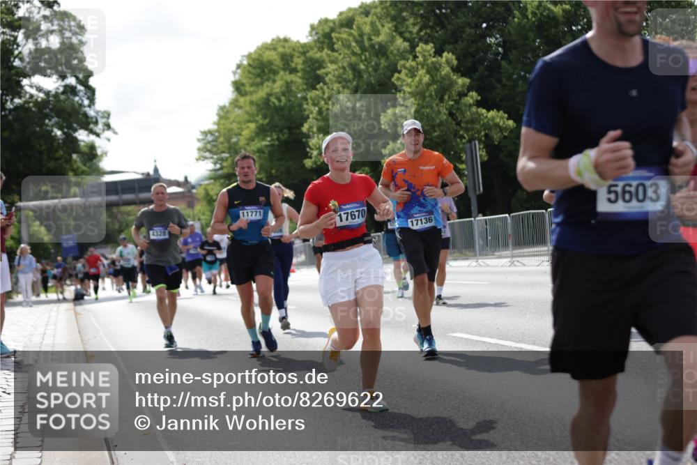 29.06.2025 - hella hamburg halbmarathon Jannik Wohlers http://msf.ph/oto/8269622 29.06.2025 10:01:22 Lombardsbrücke 1184, 1329, 1464, 1653, 1722, 1724, 1729, 1881, 1940, 2167, 2591, 2806, 2957, 3039, 4328, 4663, 5547, 5602, 5603, 5742, 6438, 6595, 6921, 8578, 8822, 8926, 9230, 10281, 10301, 10882, 10915, 11771, 11808, 12564, 12734, 12736, 12781, 13528, 13796, 14026, 14175, 14176, 14375, 15093, 16424, 16426, 16909, 17017, 17136, 17670, 17810, 18232, 18555, 18739, 18855, 18899, 18954 meine-sportfotos.de