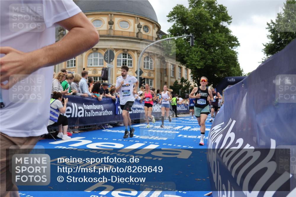 29.06.2025 - hella hamburg halbmarathon Strokosch-Dieckow http://msf.ph/oto/8269649 29.06.2025 10:46:12 Ziel 1569, 1759, 2048, 2590, 2707, 3056, 3087, 4949, 6388, 6691, 7450, 7961, 9497, 10796, 11094, 11125, 14200, 14262, 16136, 16466, 16475, 17190, 18118, 18702, 18797 meine-sportfotos.de