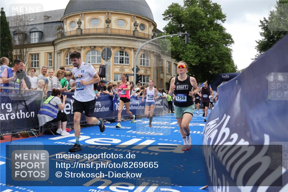 29.06.2025 - hella hamburg halbmarathon Strokosch-Dieckow http://msf.ph/oto/8269665 29.06.2025 10:46:13 Ziel 1569, 1600, 1759, 2048, 2590, 2707, 3056, 3087, 4949, 6388, 6691, 7450, 7961, 8142, 9497, 10796, 11094, 11125, 14200, 14262, 16136, 16466, 16475, 17190, 18118, 18702, 18797 meine-sportfotos.de