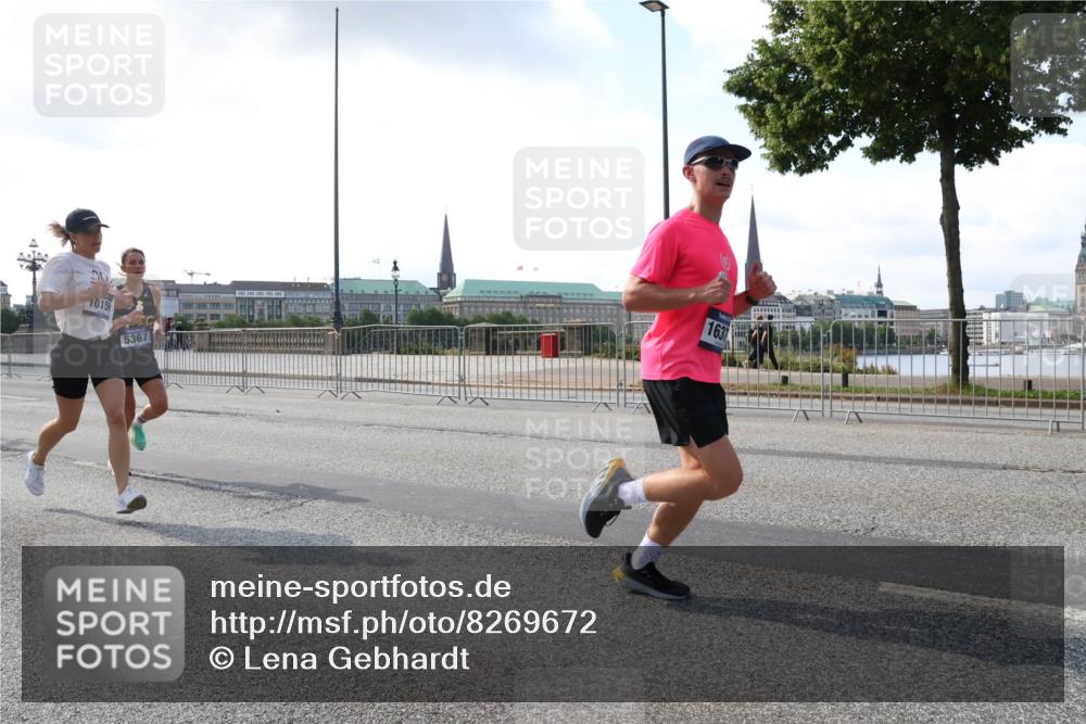 29.06.2025 - hella hamburg halbmarathon Lena Gebhardt http://msf.ph/oto/8269672 29.06.2025 09:44:48 Lombardsbrücke 1015, 5367, 1637, 1065, 1827, 2021, 2879, 3075, 3201, 3845, 3968, 4678, 5269, 5344, 5367, 6619, 7349, 8473, 8731, 8975, 10106, 10156, 10790, 10848, 11877, 12287, 12337, 12369, 12900, 13779, 13838, 13956, 14164, 14828, 15268, 15576, 15583, 15655, 15880, 16118, 16377, 16508, 16736, 17258, 17354, 18567, 18699, 19114 meine-sportfotos.de