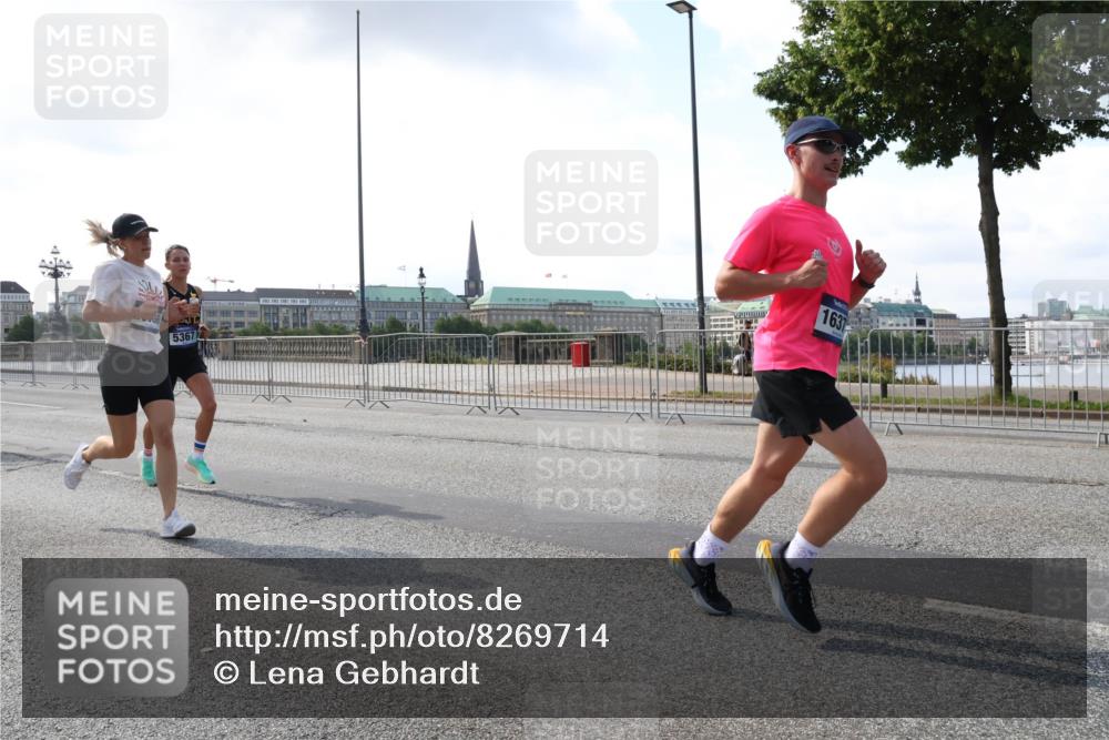 29.06.2025 - hella hamburg halbmarathon Lena Gebhardt http://msf.ph/oto/8269714 29.06.2025 09:44:48 Lombardsbrücke 5367, 1637, 1065, 1827, 2021, 2879, 3075, 3201, 3845, 3968, 4678, 5269, 5344, 5367, 6619, 7349, 8473, 8731, 8975, 10106, 10156, 10790, 10848, 11877, 12287, 12337, 12369, 12900, 13779, 13838, 13956, 14164, 14828, 15268, 15576, 15583, 15655, 15880, 16118, 16377, 16508, 16736, 17258, 17354, 18567, 18699, 19114 meine-sportfotos.de