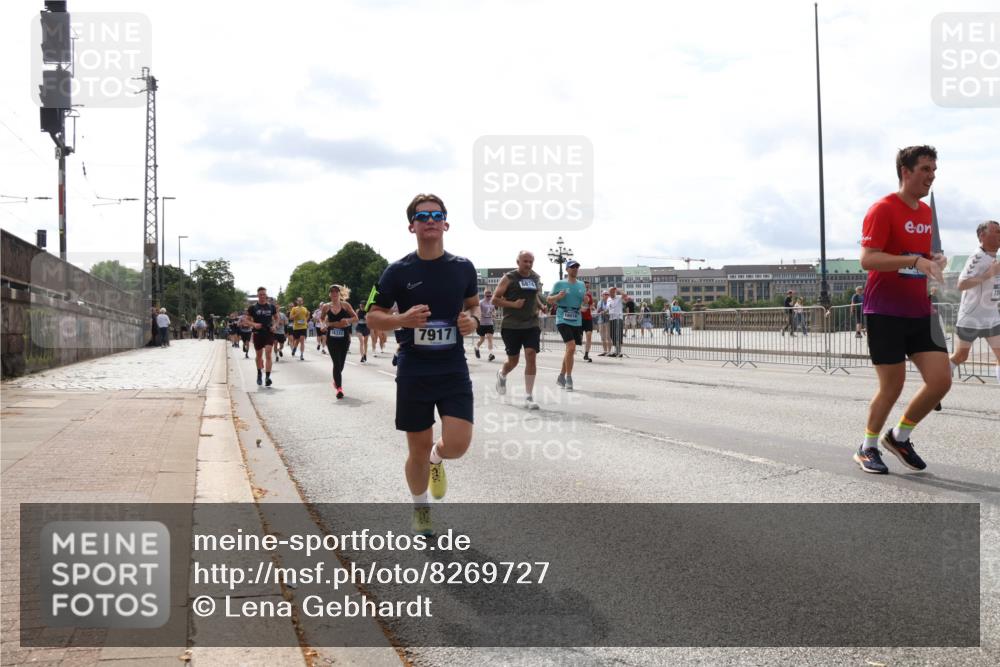 29.06.2025 - hella hamburg halbmarathon Lena Gebhardt http://msf.ph/oto/8269727 29.06.2025 10:19:54 Lombardsbrücke 18322, 7917, 6874, 16016, 1110, 1115, 1145, 1154, 1534, 1708, 2017, 2064, 2357, 2405, 2441, 2918, 2993, 2995, 3278, 3446, 3678, 4108, 4110, 4170, 4539, 4562, 4570, 4585, 4737, 4739, 4979, 5035, 5123, 5251, 5397, 5449, 5556, 5659, 5849, 5878, 6444, 6796, 6797, 6872, 6874, 6939, 7137, 7248, 7249, 7519, 7808, 7836, 7917, 8146, 8387, 8427, 8537, 8738, 9196, 9856, 10349, 10540, 10550, 10594, 10622, 10701, 11028, 11036 meine-sportfotos.de