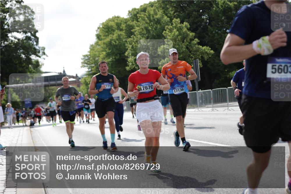 29.06.2025 - hella hamburg halbmarathon Jannik Wohlers http://msf.ph/oto/8269729 29.06.2025 10:01:22 Lombardsbrücke 1184, 1329, 1464, 1653, 1722, 1724, 1729, 1881, 1940, 2167, 2591, 2806, 2957, 3039, 4328, 4663, 5547, 5602, 5603, 5742, 6438, 6595, 6921, 8578, 8822, 8926, 9230, 10281, 10301, 10882, 10915, 11771, 11808, 12564, 12734, 12736, 12781, 13528, 13796, 14026, 14175, 14176, 14375, 15093, 16424, 16426, 16909, 17017, 17136, 17670, 17810, 18232, 18555, 18739, 18855, 18899, 18954 meine-sportfotos.de