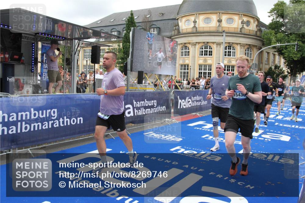 29.06.2025 - hella hamburg halbmarathon Michael Strokosch http://msf.ph/oto/8269746 29.06.2025 10:53:04 Ziel 3059, 3258, 3334, 4121, 4770, 5907, 7509, 7864, 8587, 9093, 9537, 12155, 12367, 12519, 12910, 14791, 15430, 18590, 18720 meine-sportfotos.de