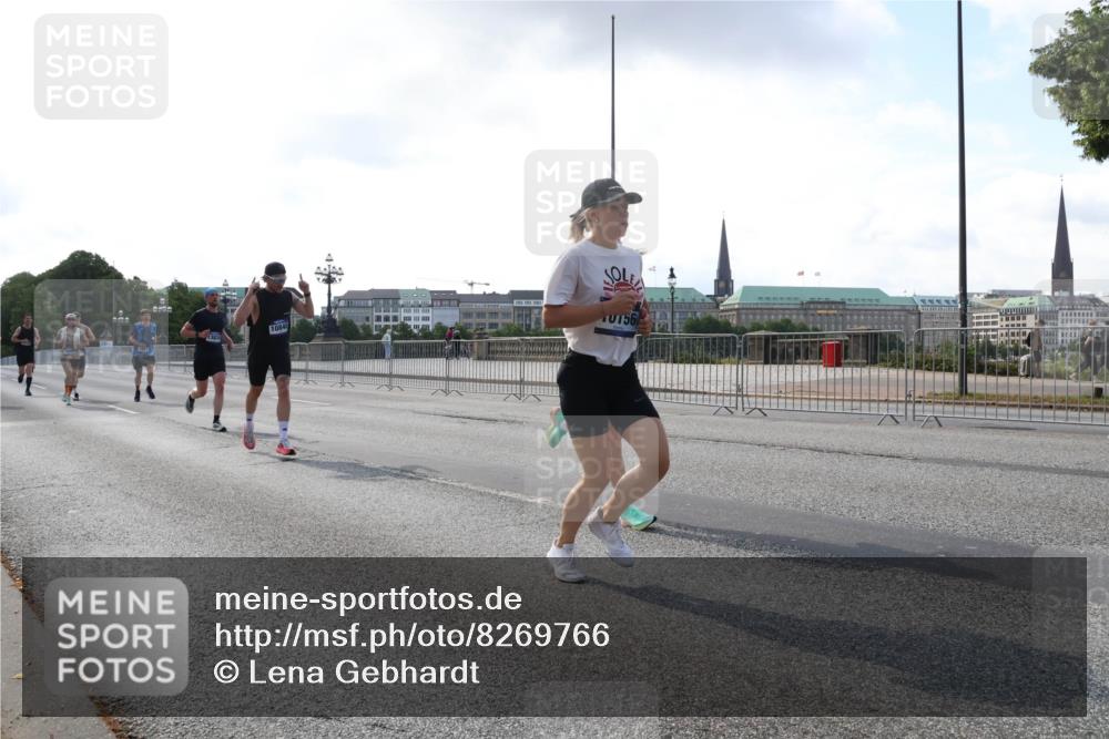 29.06.2025 - hella hamburg halbmarathon Lena Gebhardt http://msf.ph/oto/8269766 29.06.2025 09:44:48 Lombardsbrücke 10848, 10156, 1065, 1827, 2021, 2879, 3075, 3201, 3845, 3968, 4678, 5269, 5344, 5367, 6619, 7349, 8473, 8731, 8975, 10106, 10156, 10790, 10848, 11877, 12287, 12337, 12369, 12900, 13779, 13838, 13956, 14164, 14828, 15268, 15576, 15583, 15655, 15880, 16118, 16377, 16508, 16736, 17258, 17354, 18567, 18699, 19114 meine-sportfotos.de