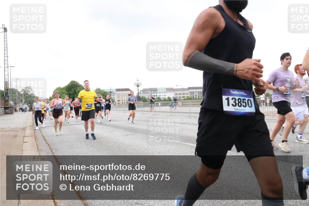 29.06.2025 - hella hamburg halbmarathon Lena Gebhardt http://msf.ph/oto/8269775 29.06.2025 10:54:16 Lombardsbrücke 2854, 2600, 1442, 13850, 149, 1017, 1263, 1687, 1744, 1753, 1762, 1779, 1789, 1822, 1949, 2079, 2244, 2372, 2532, 2600, 2761, 2854, 3055, 3079, 3187, 3188, 3249, 3364, 3465, 3467, 3557, 3761, 3795, 3857, 4323, 4685, 4720, 4838, 4971, 5157, 5185, 5216, 5309, 5430, 5514, 5804, 5817, 5898, 5933, 5964, 5993, 6023, 6192, 6279, 6468, 6583, 6987, 6988, 7498, 7614, 7670, 7874, 7946, 7986, 8801, 8803, 8867, 8924, 9130, 9138, 9203, 9503, 9572, 10207, 11354, 11390, 11785, 12930 meine-sportfotos.de