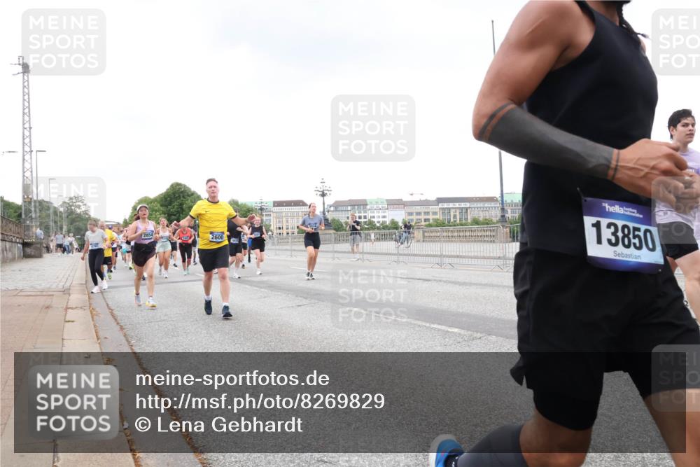 29.06.2025 - hella hamburg halbmarathon Lena Gebhardt http://msf.ph/oto/8269829 29.06.2025 10:54:16 Lombardsbrücke 2854, 2600, 14410, 5514, 13850, 1017, 1263, 1687, 1744, 1753, 1762, 1779, 1789, 1822, 1949, 2079, 2244, 2372, 2532, 2600, 2761, 2854, 3055, 3079, 3187, 3188, 3249, 3364, 3465, 3467, 3557, 3761, 3795, 3857, 4323, 4685, 4720, 4838, 4971, 5157, 5185, 5216, 5309, 5430, 5514, 5804, 5817, 5898, 5933, 5964, 5993, 6023, 6192, 6279, 6468, 6583, 6987, 6988, 7498, 7614, 7670, 7874, 7946, 7986, 8801, 8803, 8867, 8924, 9130, 9138, 9203, 9503, 9572, 10207, 11354, 11390, 11785, 12930 meine-sportfotos.de