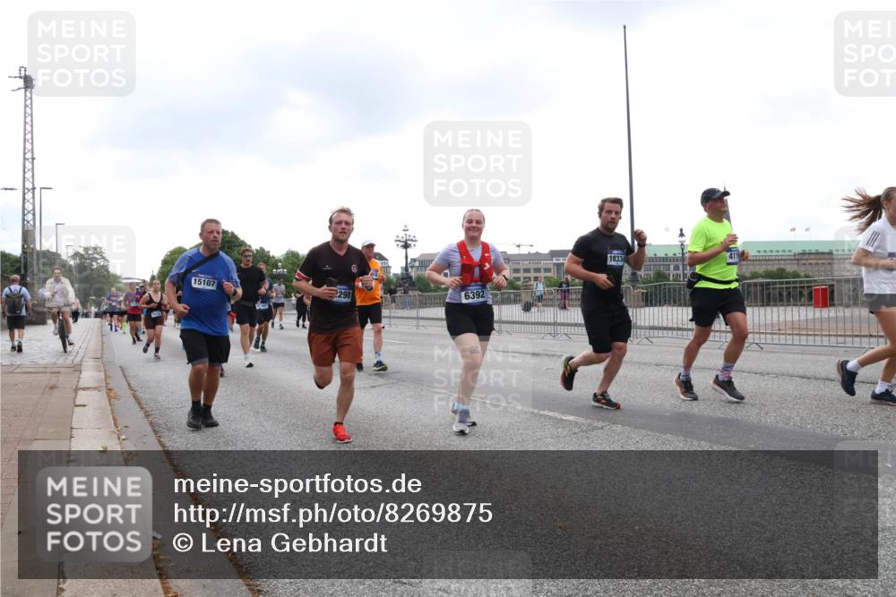 29.06.2025 - hella hamburg halbmarathon Lena Gebhardt http://msf.ph/oto/8269875 29.06.2025 10:46:18 Lombardsbrücke 1004, 1100, 1421, 1426, 1429, 1465, 1532, 1555, 1608, 1837, 1867, 1868, 2398, 2423, 2500, 2697, 2773, 2813, 2951, 2954, 3410, 3469, 4104, 4119, 4223, 4355, 4448, 4572, 5697, 5703, 5769, 5770, 5854, 5892, 6068, 6124, 6161, 6333, 6392, 7303, 7356, 7364, 7368, 7374, 7605, 7767, 7894, 7960, 7983, 8047, 8551, 8700, 9120, 9121, 9129, 9337, 9426, 9445, 10153, 10230, 10367, 10511, 11358, 11361, 11876, 11910, 12298, 12333, 12507, 12522, 13969, 14261, 15852 meine-sportfotos.de