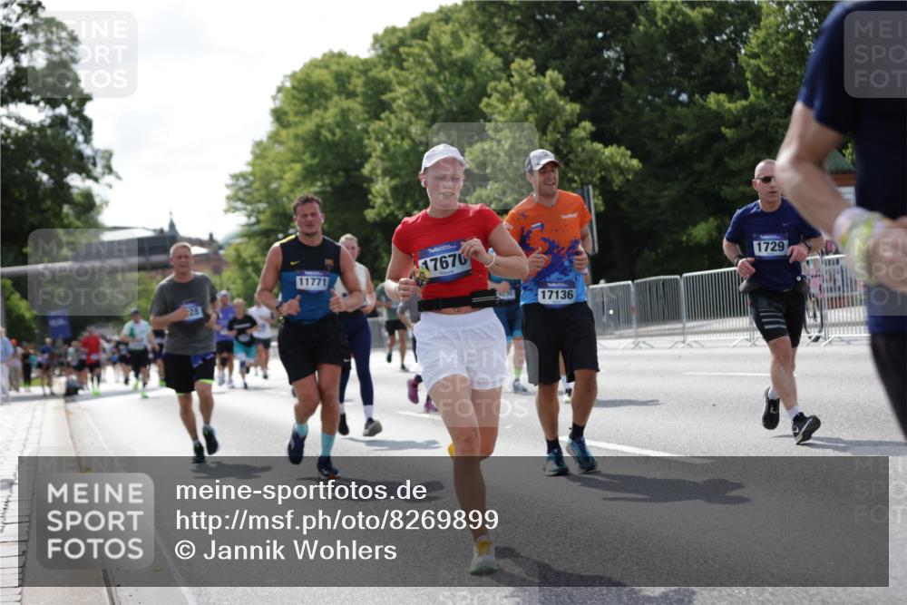29.06.2025 - hella hamburg halbmarathon Jannik Wohlers http://msf.ph/oto/8269899 29.06.2025 10:01:22 Lombardsbrücke 1184, 1329, 1464, 1653, 1722, 1724, 1729, 1881, 1940, 2167, 2591, 2806, 2957, 3039, 4328, 4663, 5547, 5602, 5603, 5742, 6438, 6595, 6921, 8578, 8822, 8926, 9230, 10281, 10301, 10882, 10915, 11771, 11808, 12564, 12734, 12736, 12781, 13528, 13796, 14026, 14175, 14176, 14375, 15093, 16424, 16426, 16909, 17017, 17136, 17670, 17810, 18232, 18555, 18739, 18855, 18899, 18954 meine-sportfotos.de
