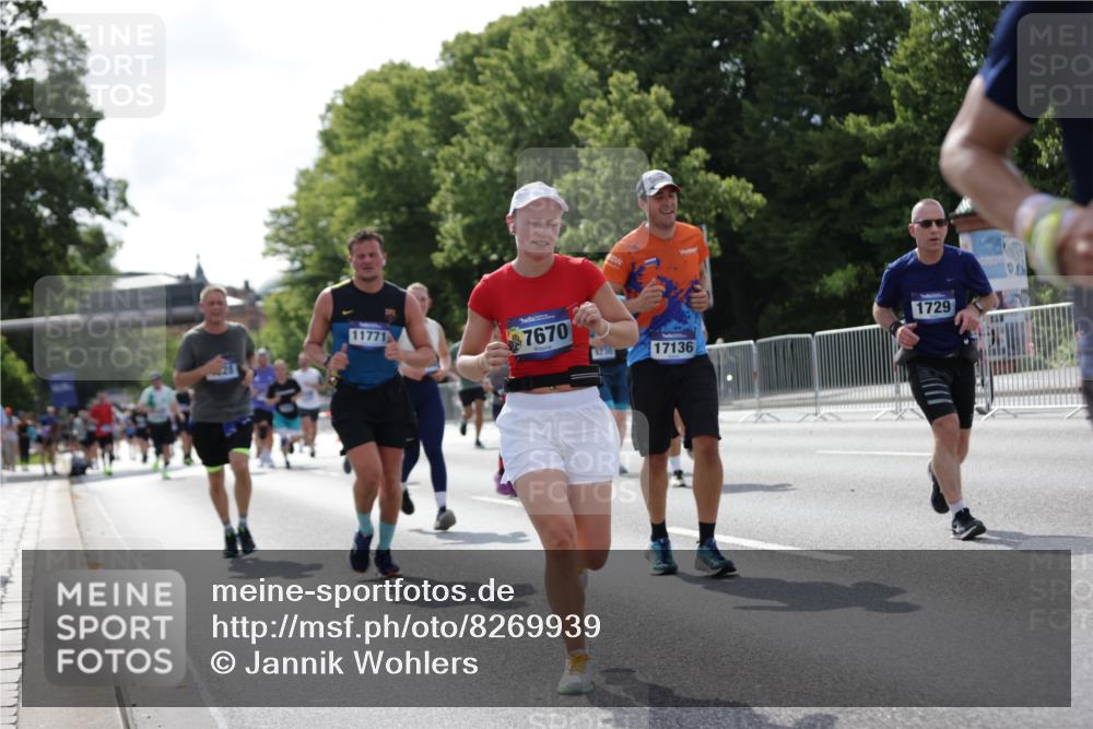 29.06.2025 - hella hamburg halbmarathon Jannik Wohlers http://msf.ph/oto/8269939 29.06.2025 10:01:22 Lombardsbrücke 1184, 1329, 1464, 1653, 1722, 1724, 1729, 1881, 1940, 2167, 2591, 2806, 2957, 3039, 4328, 4663, 5547, 5602, 5603, 5742, 6438, 6595, 6921, 8578, 8822, 8926, 9230, 10281, 10301, 10882, 10915, 11771, 11808, 12564, 12734, 12736, 12781, 13528, 13796, 14026, 14175, 14176, 14375, 15093, 16424, 16426, 16909, 17017, 17136, 17670, 17810, 18232, 18555, 18739, 18855, 18899, 18954 meine-sportfotos.de